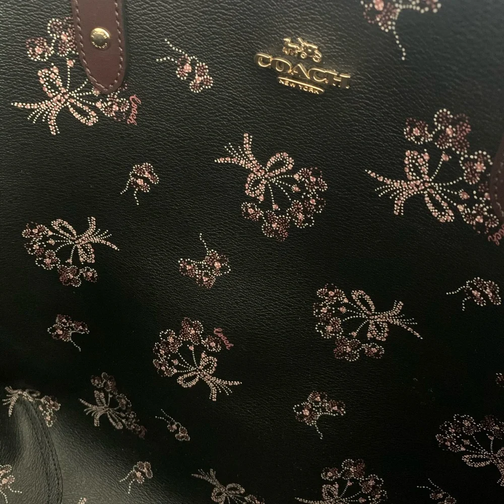 New with Tags reversible Coach Tote Bag - Picture 6 of 6